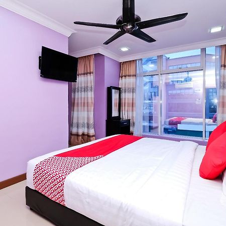 Oyo 714 Arina Hotel Бангі Екстер'єр фото