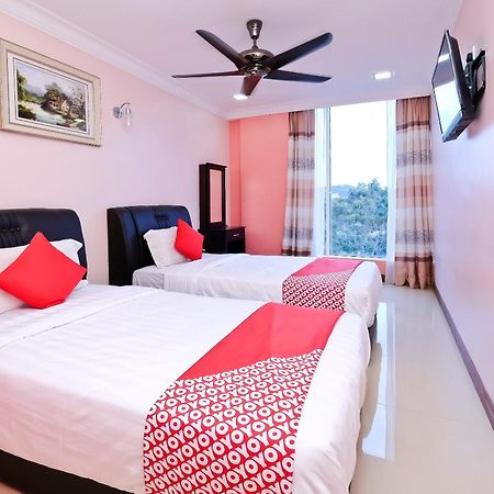 Oyo 714 Arina Hotel Бангі Екстер'єр фото