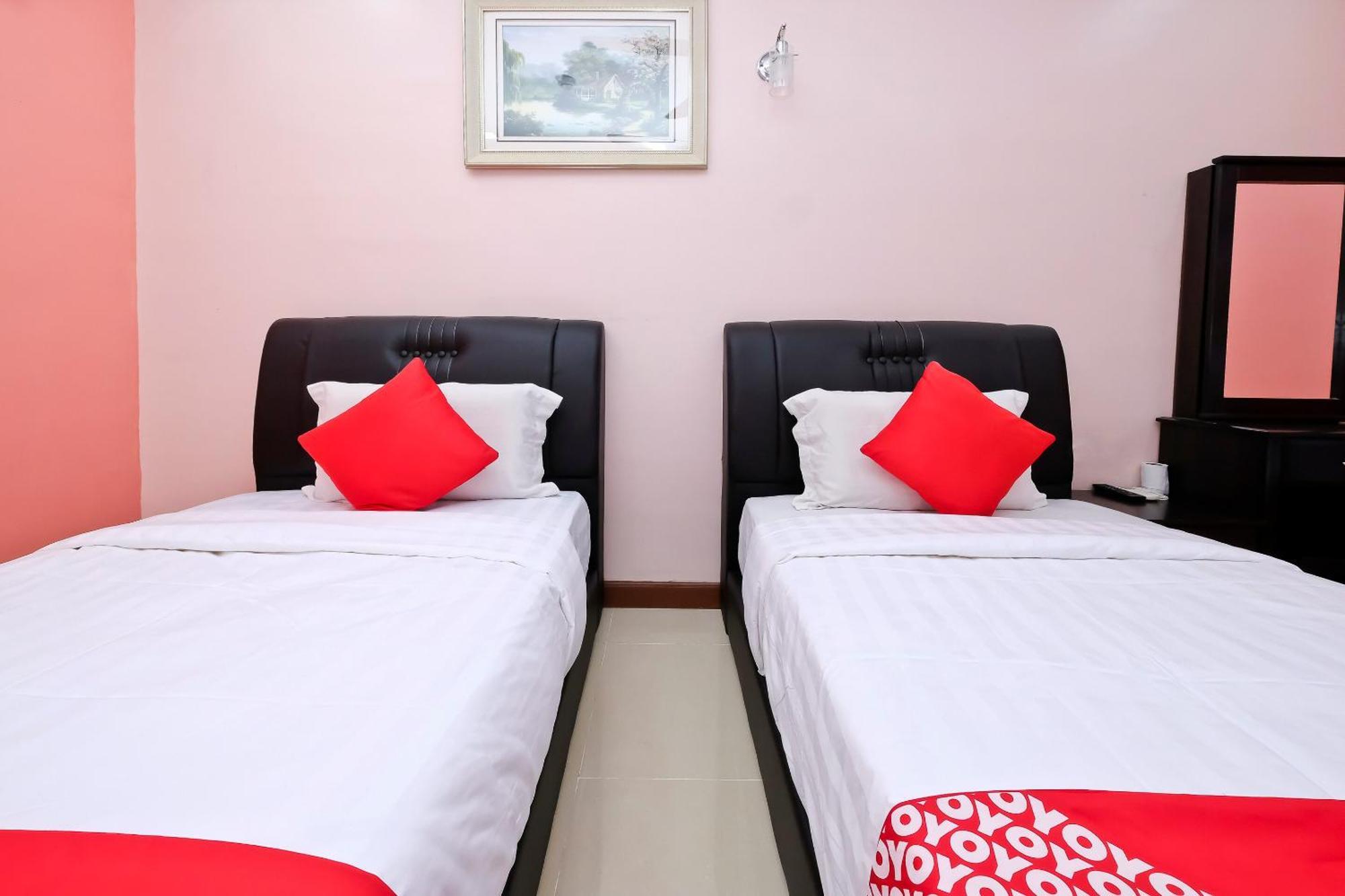Oyo 714 Arina Hotel Бангі Екстер'єр фото