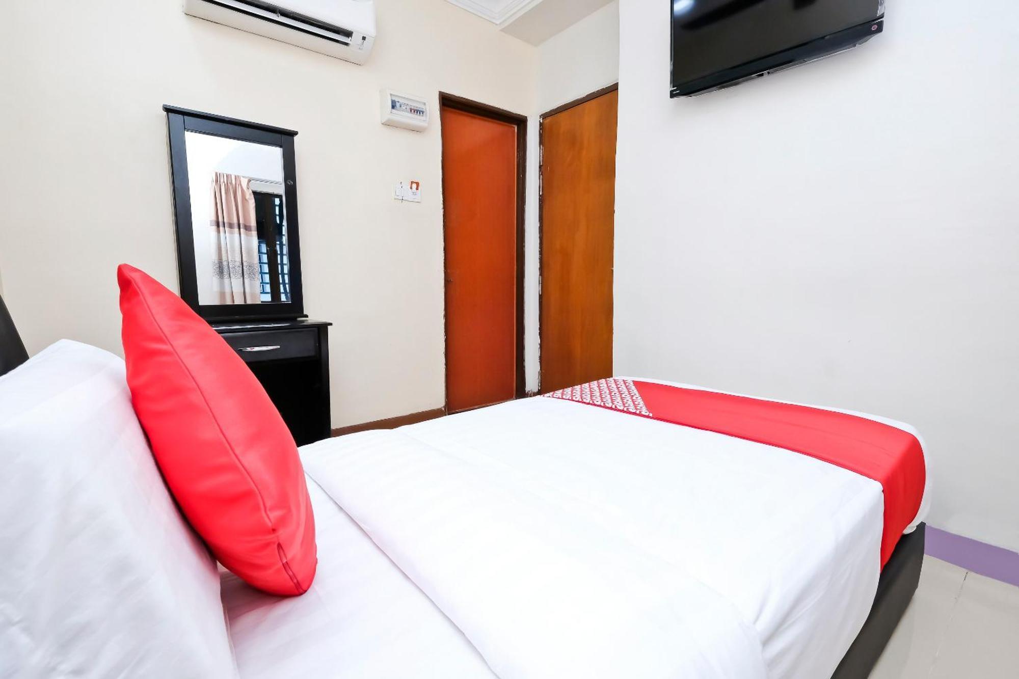 Oyo 714 Arina Hotel Бангі Екстер'єр фото