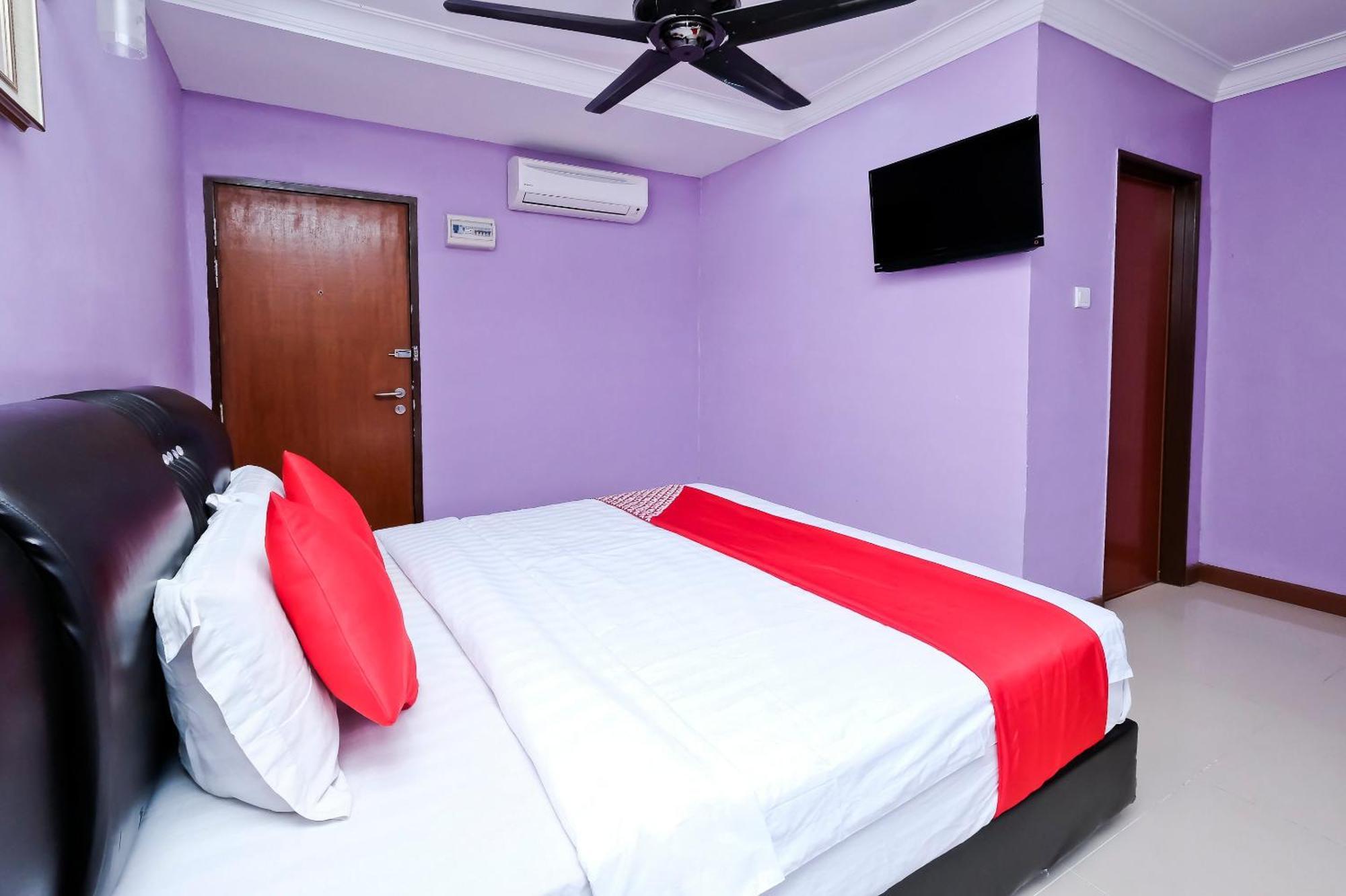 Oyo 714 Arina Hotel Бангі Екстер'єр фото