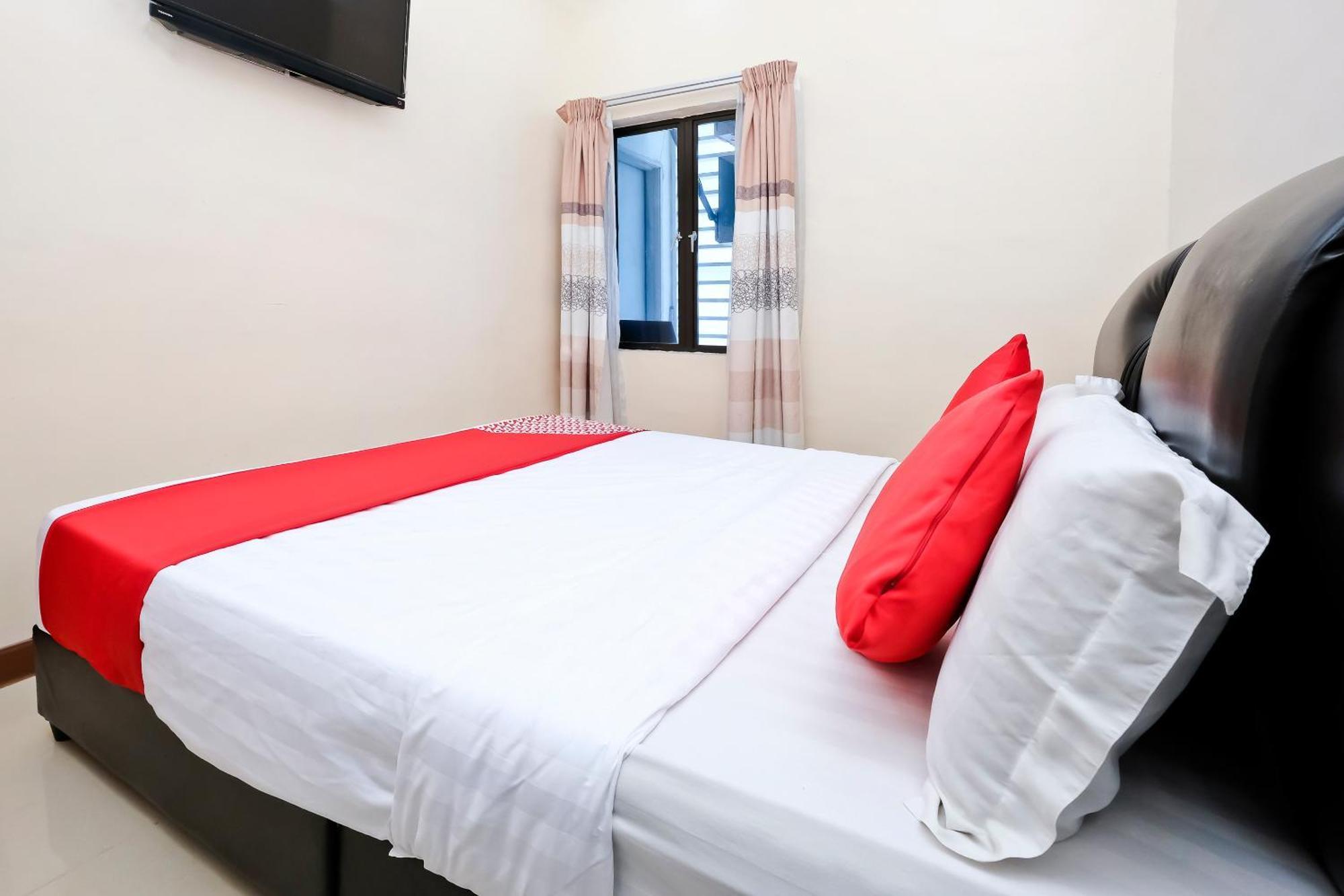 Oyo 714 Arina Hotel Бангі Екстер'єр фото