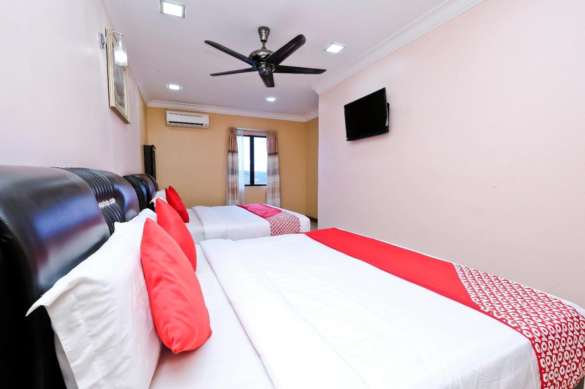 Oyo 714 Arina Hotel Бангі Екстер'єр фото