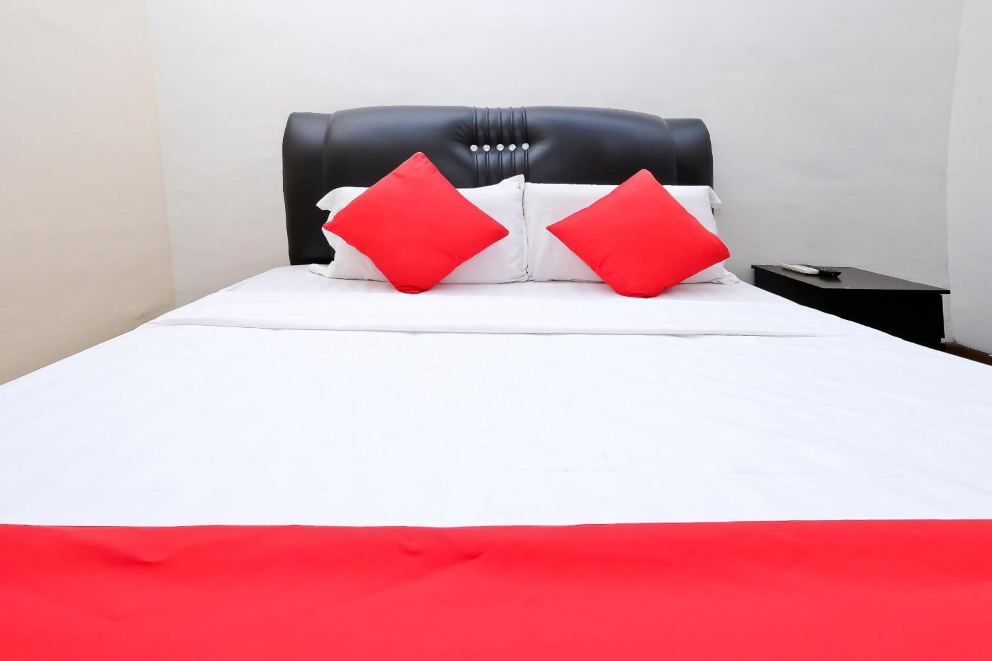 Oyo 714 Arina Hotel Бангі Екстер'єр фото