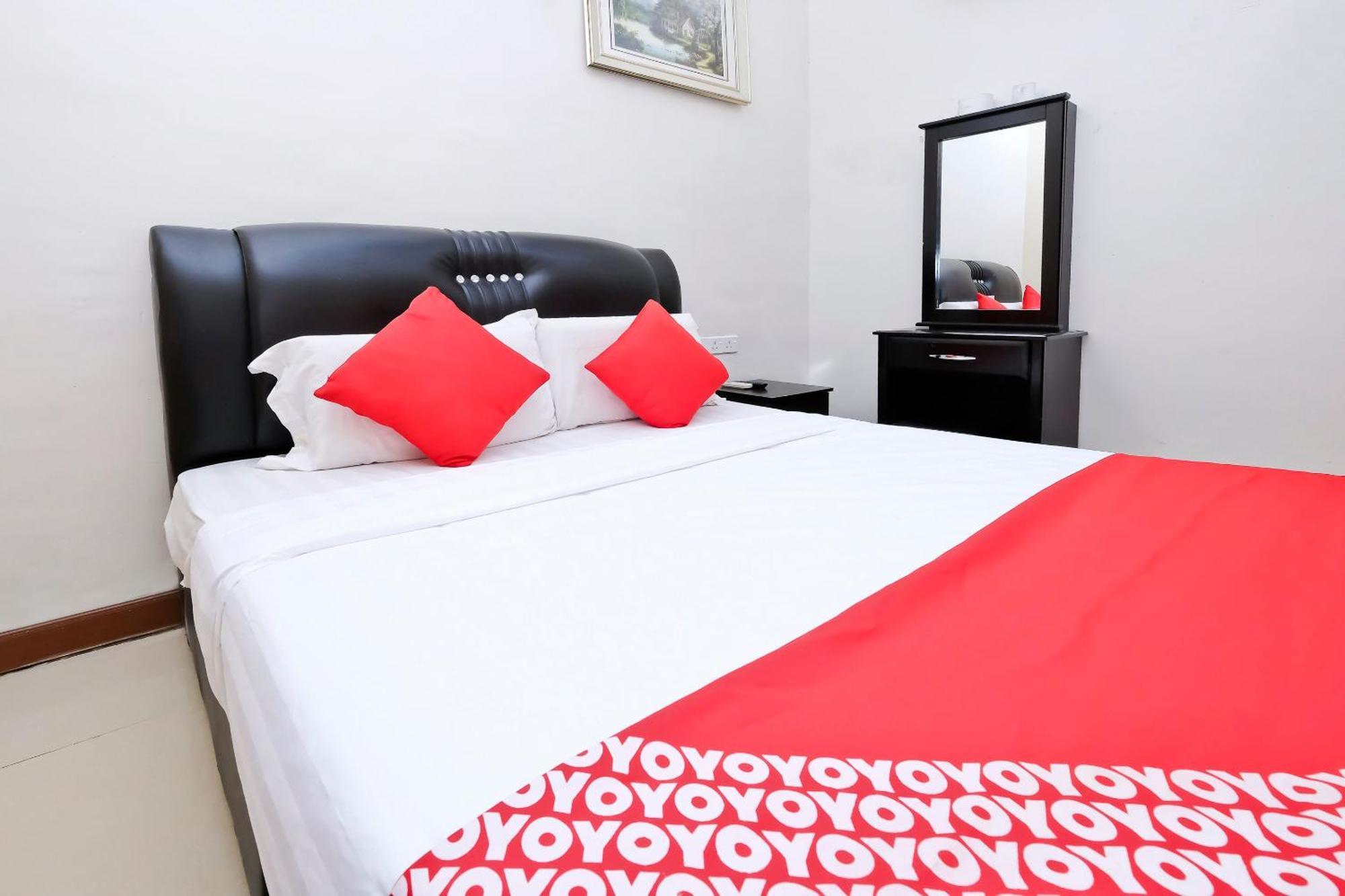 Oyo 714 Arina Hotel Бангі Екстер'єр фото