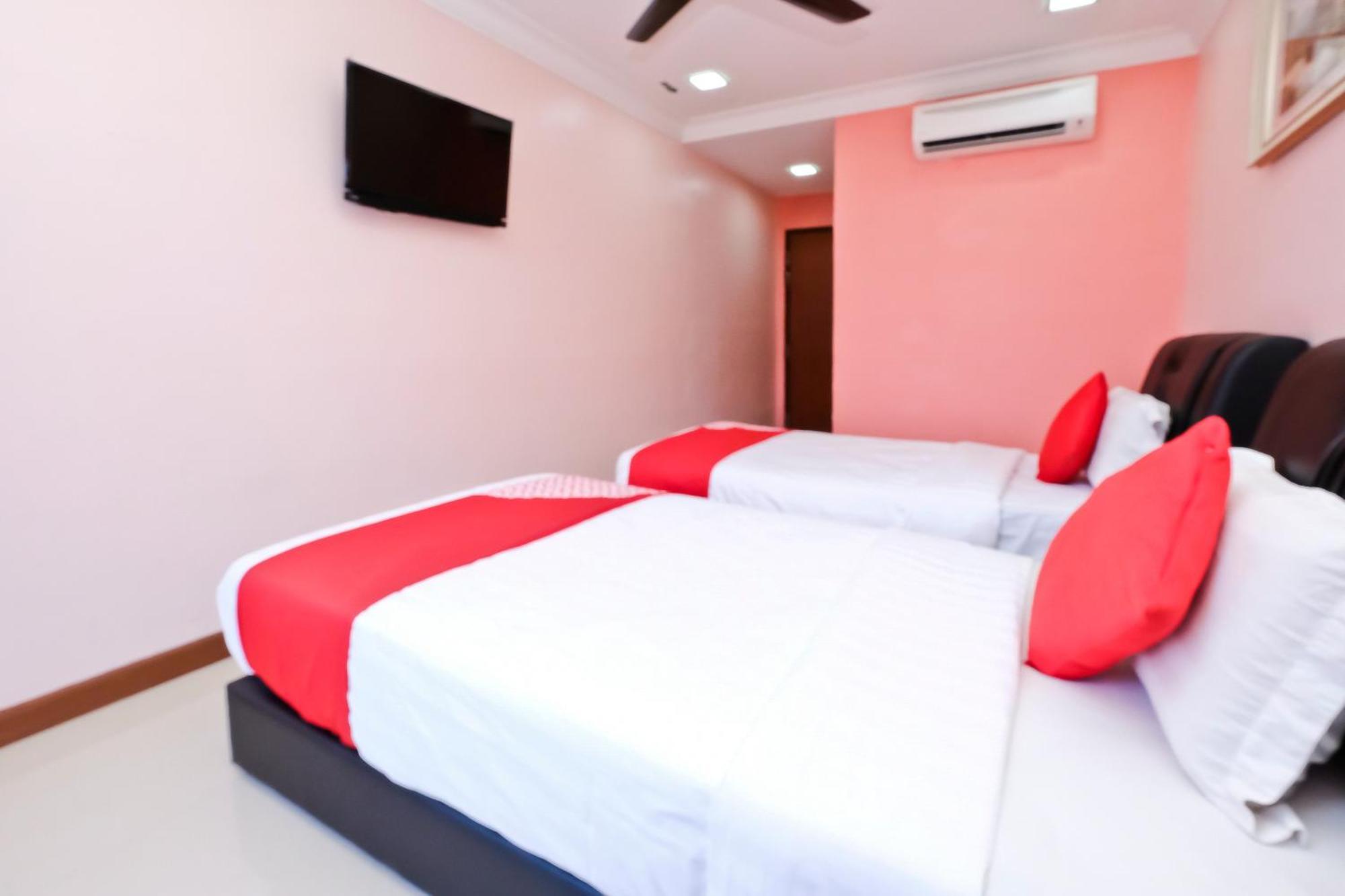 Oyo 714 Arina Hotel Бангі Екстер'єр фото